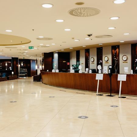 คราวน์ พลาซา บราติสลาวา Hotel ภายนอก รูปภาพ