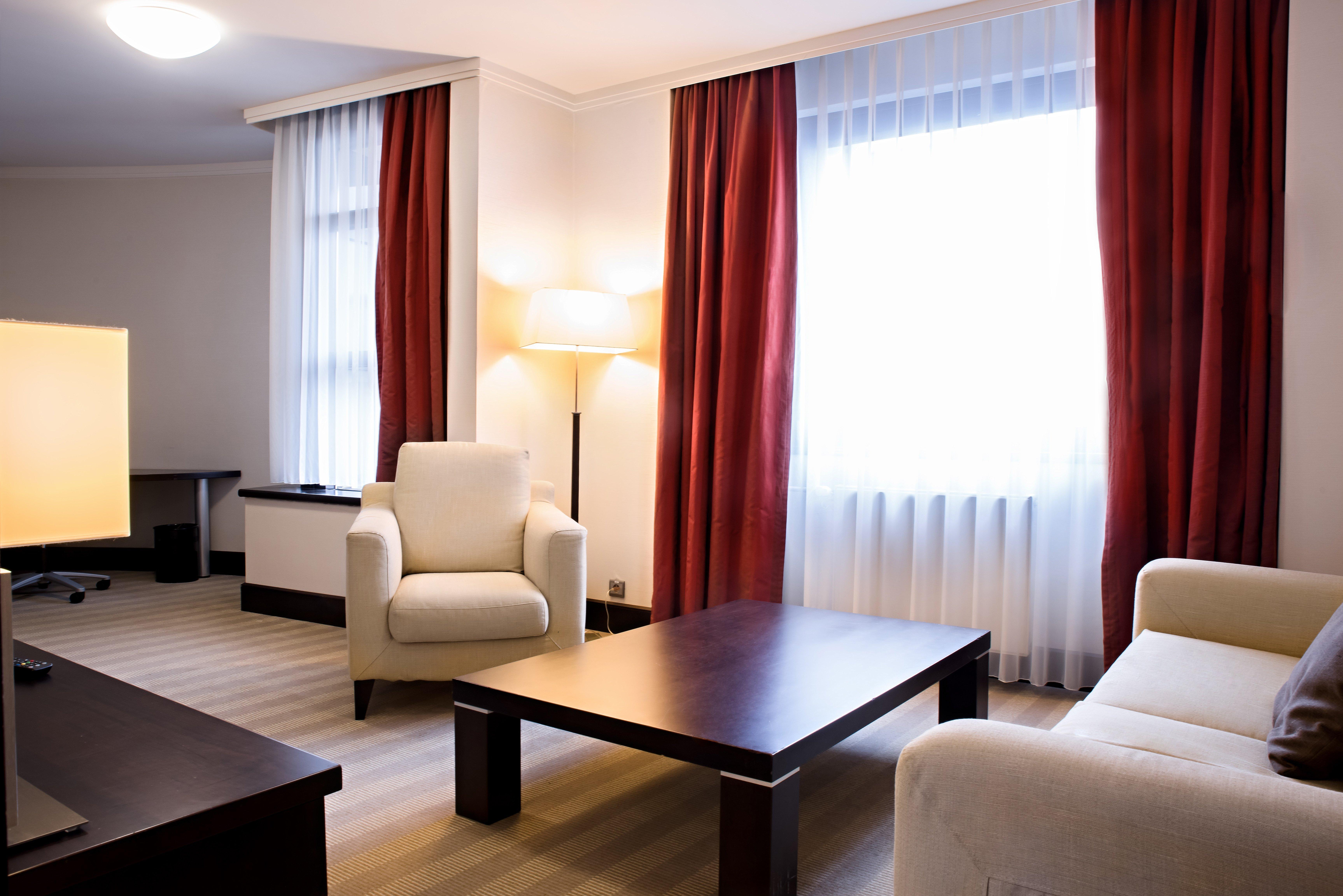คราวน์ พลาซา บราติสลาวา Hotel ภายนอก รูปภาพ