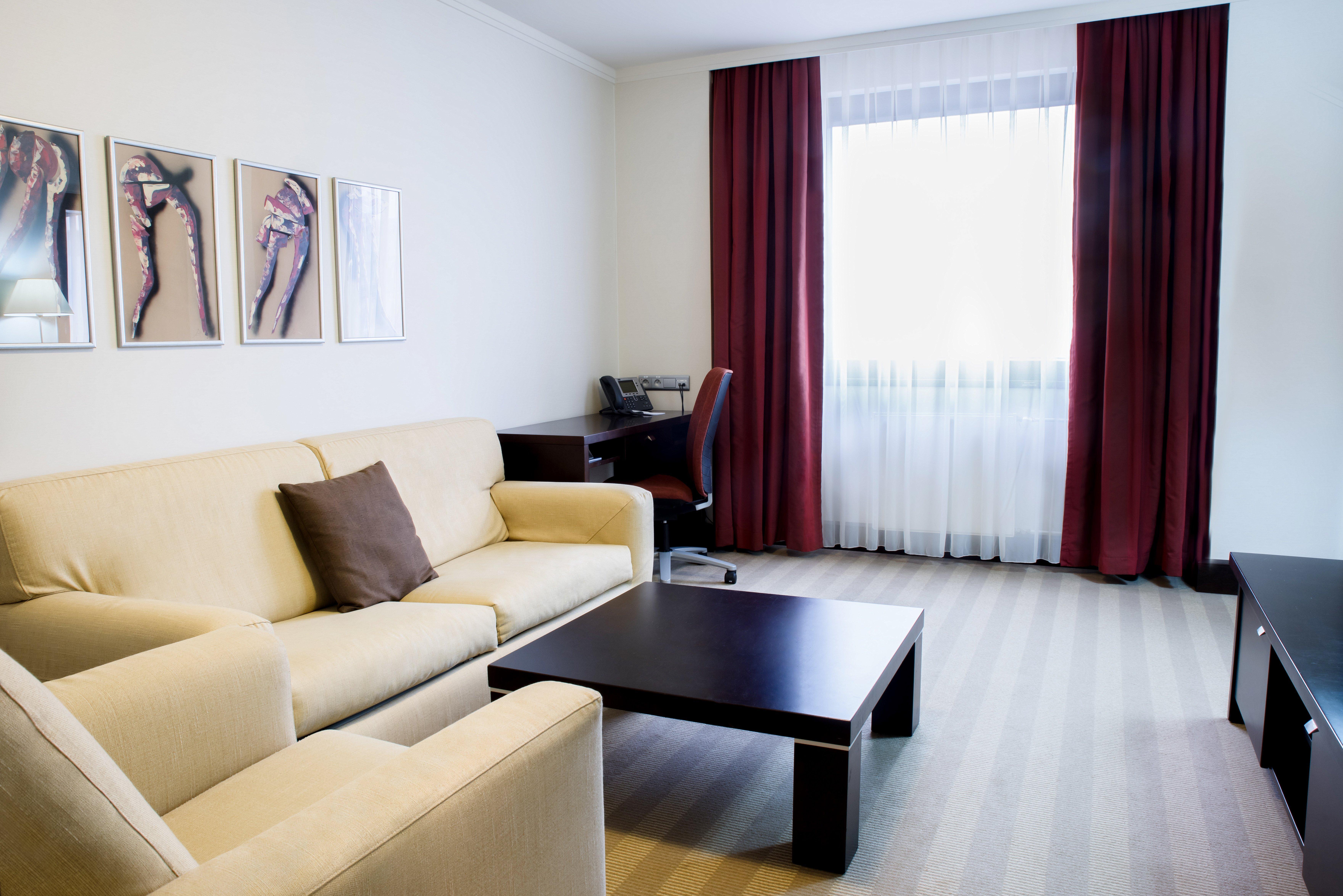 คราวน์ พลาซา บราติสลาวา Hotel ภายนอก รูปภาพ