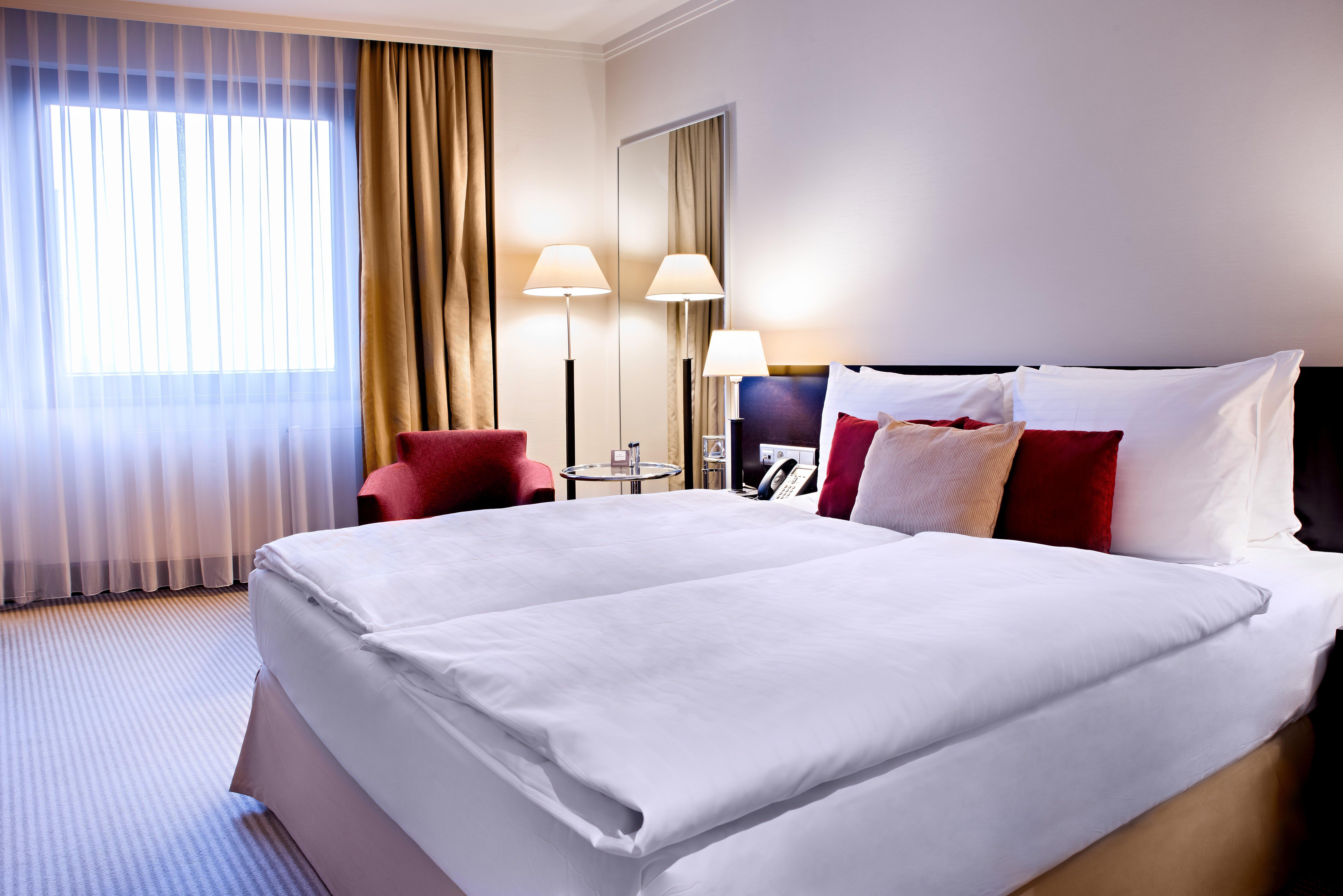 คราวน์ พลาซา บราติสลาวา Hotel ภายนอก รูปภาพ