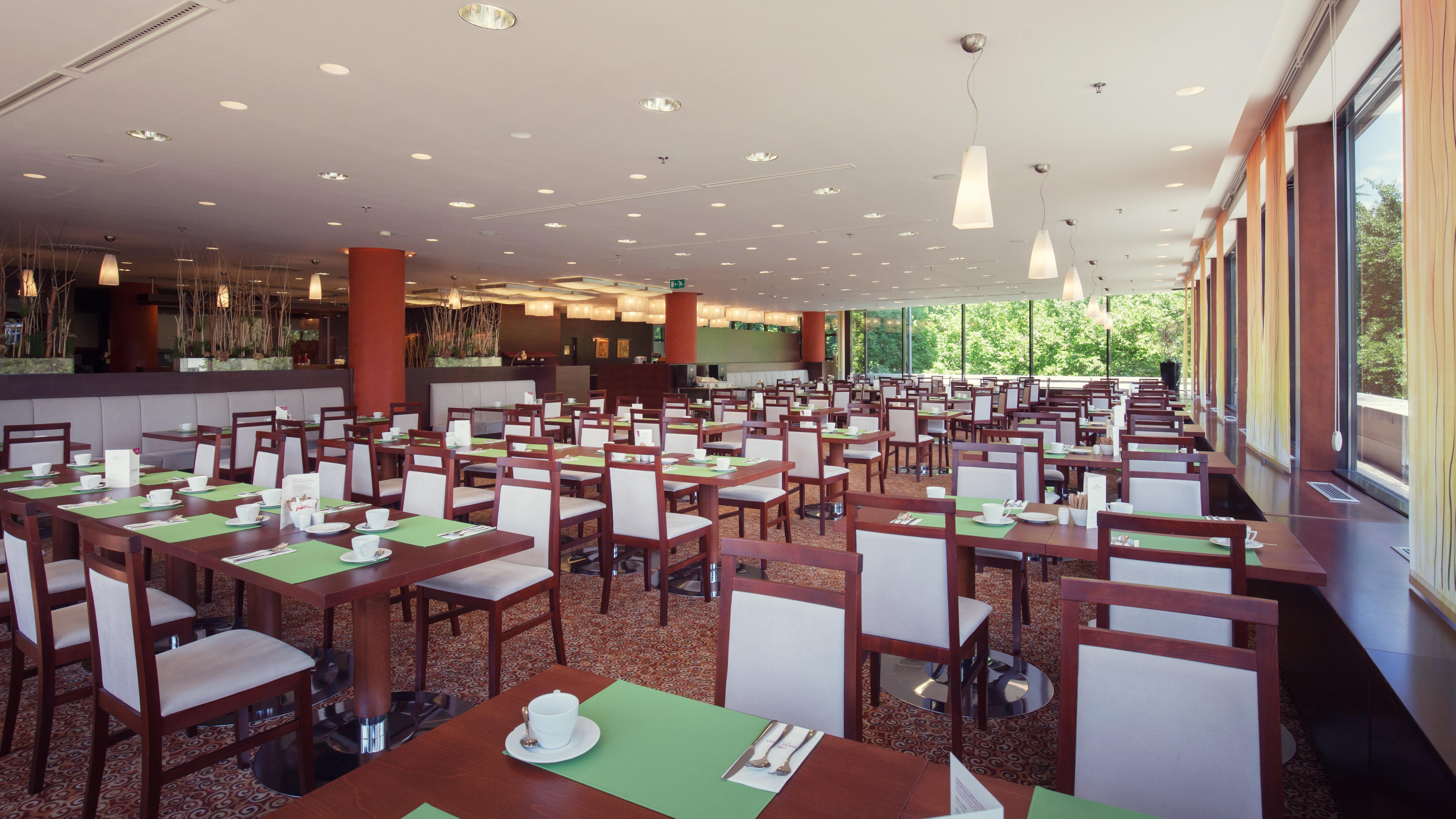 คราวน์ พลาซา บราติสลาวา Hotel ภายนอก รูปภาพ