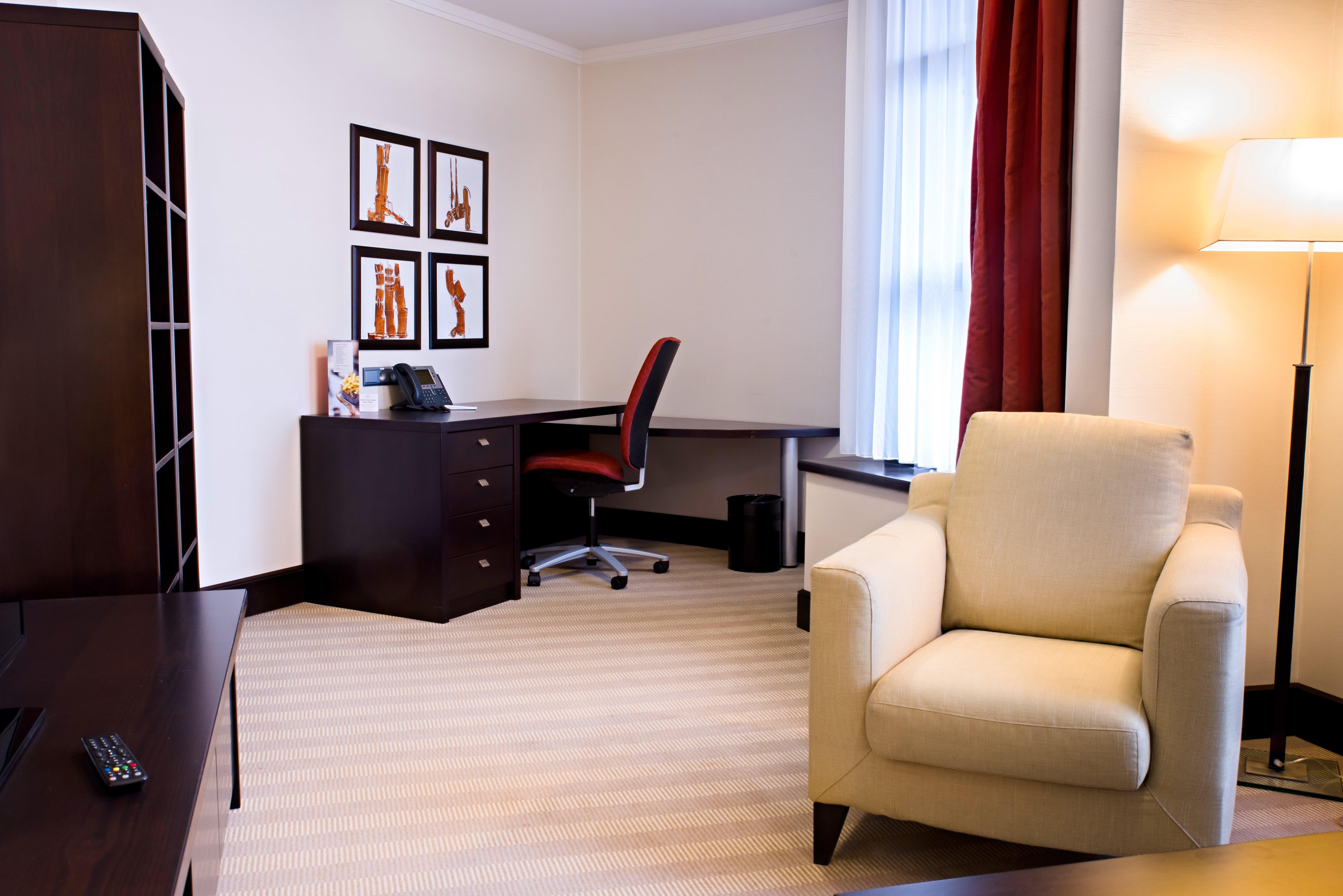 คราวน์ พลาซา บราติสลาวา Hotel ภายนอก รูปภาพ