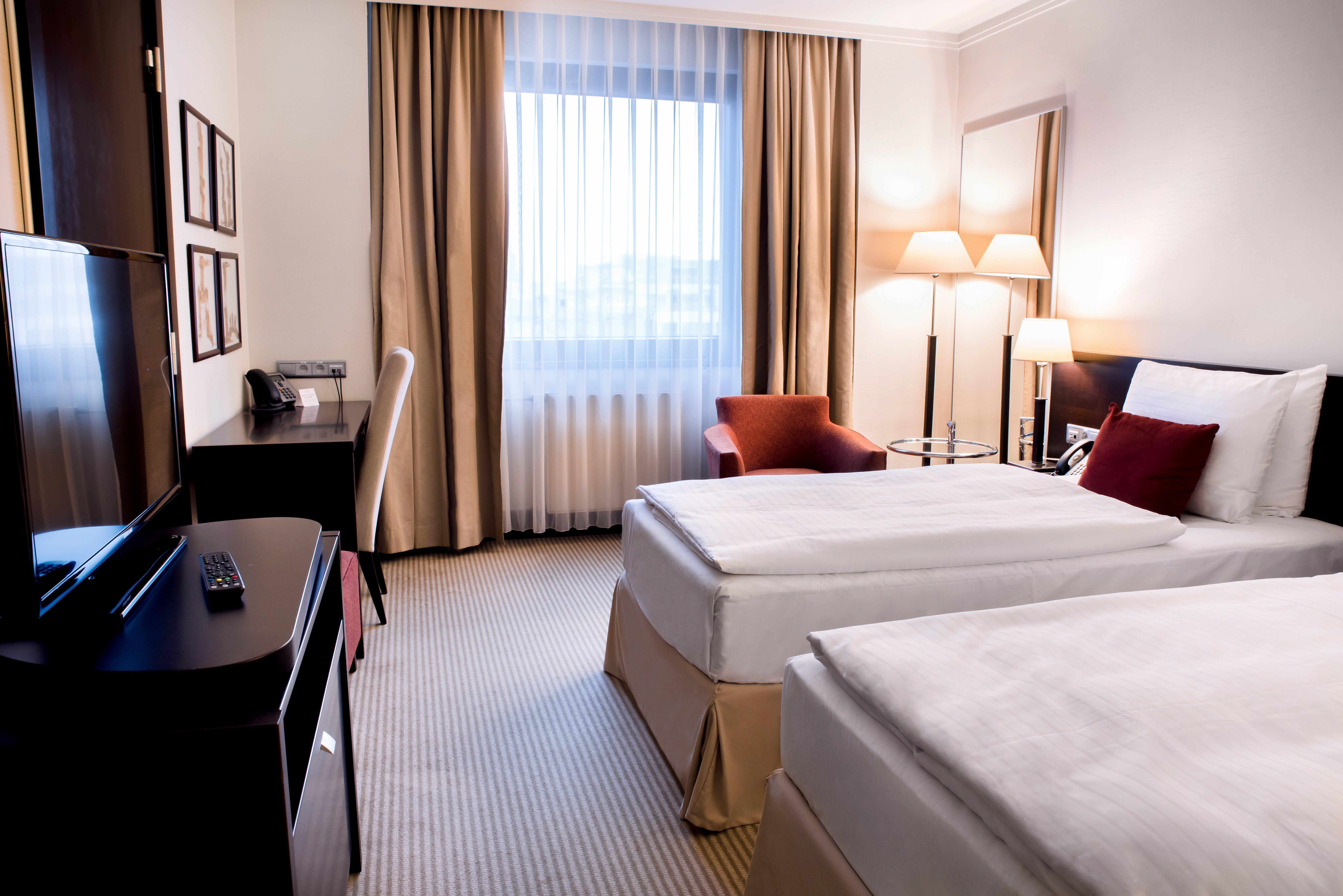 คราวน์ พลาซา บราติสลาวา Hotel ภายนอก รูปภาพ