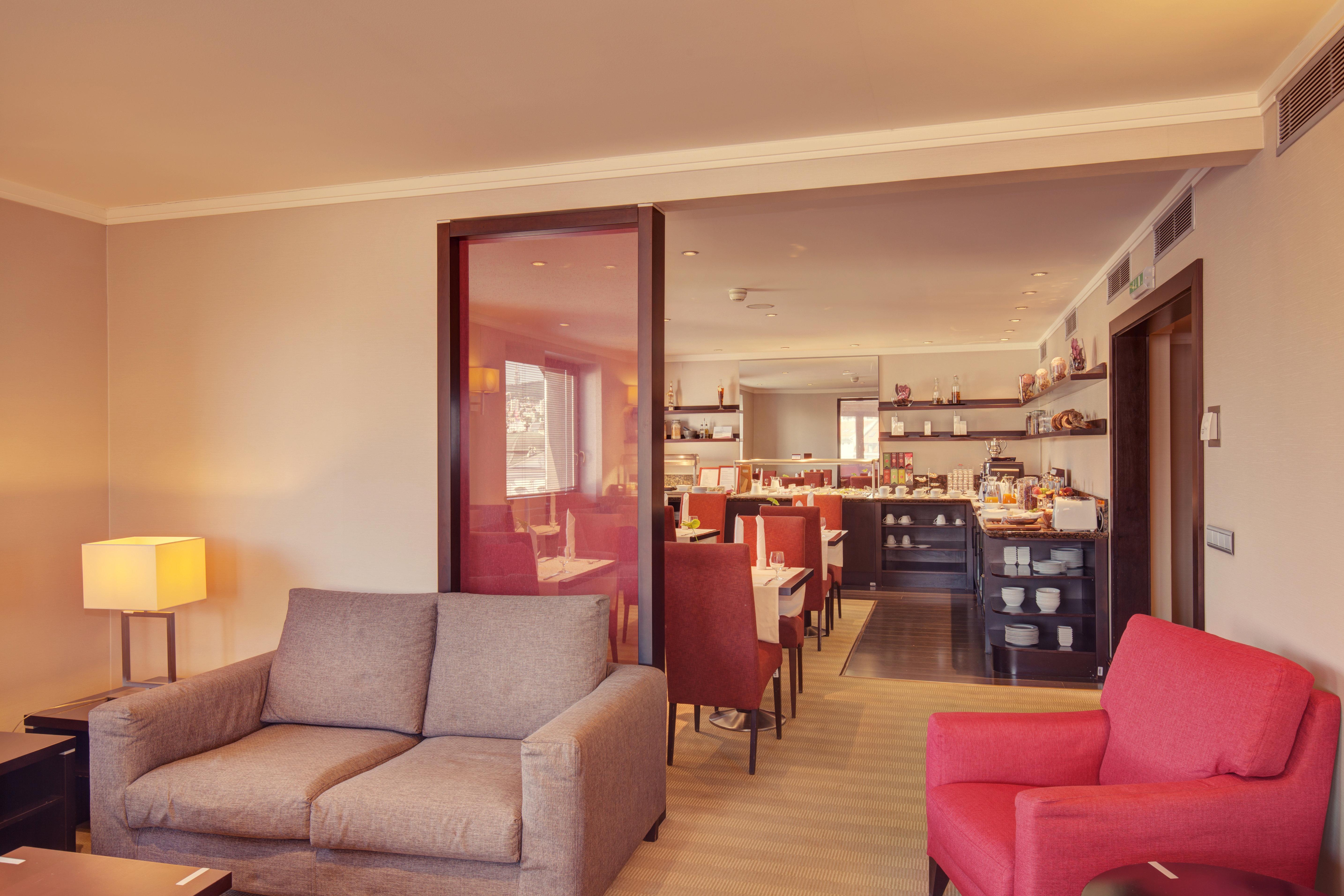 คราวน์ พลาซา บราติสลาวา Hotel ภายนอก รูปภาพ