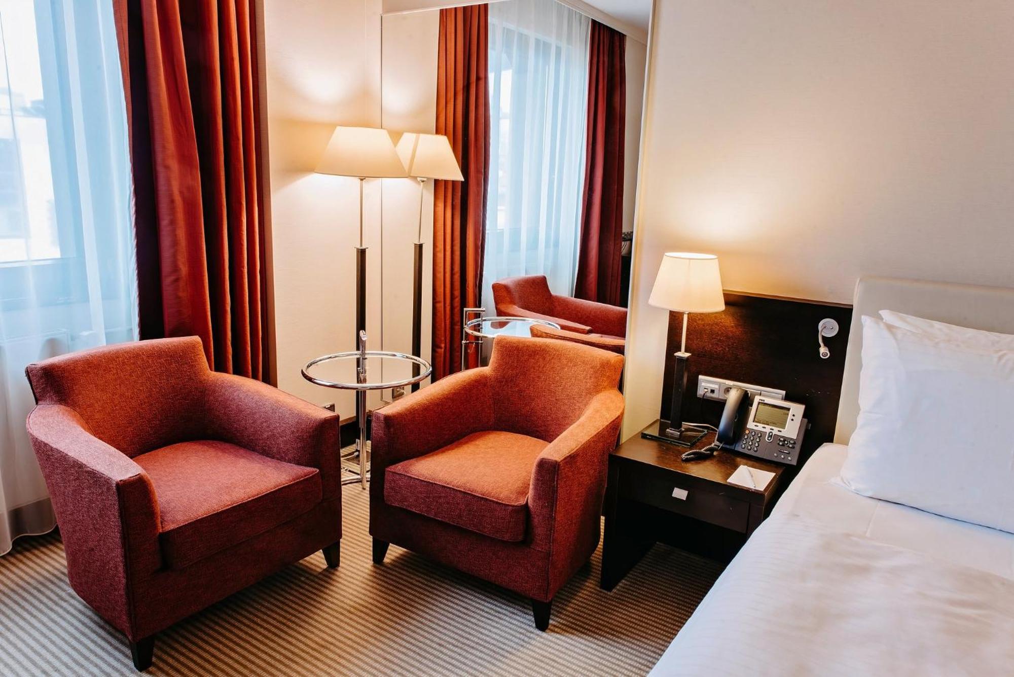 คราวน์ พลาซา บราติสลาวา Hotel ภายนอก รูปภาพ