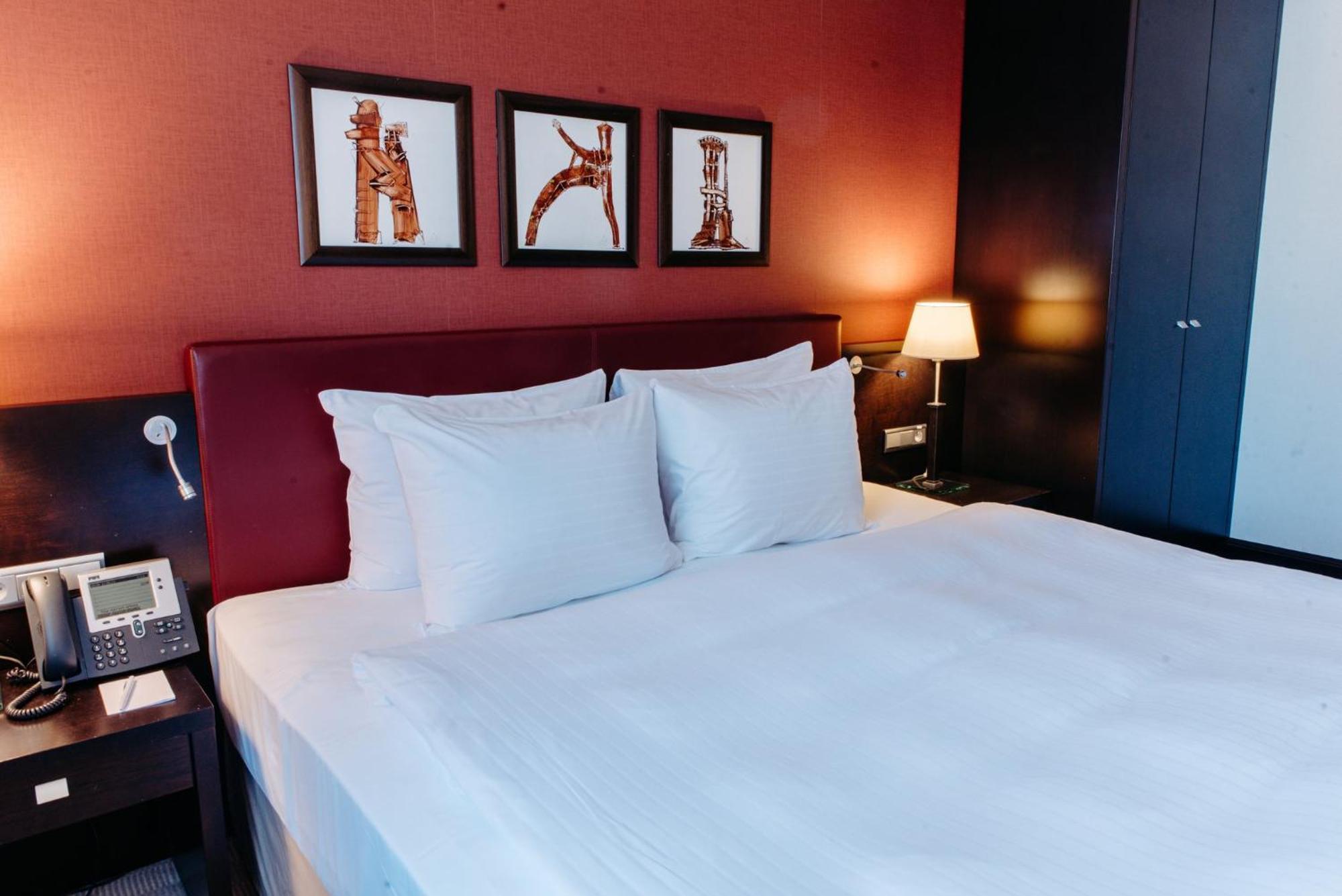 คราวน์ พลาซา บราติสลาวา Hotel ภายนอก รูปภาพ