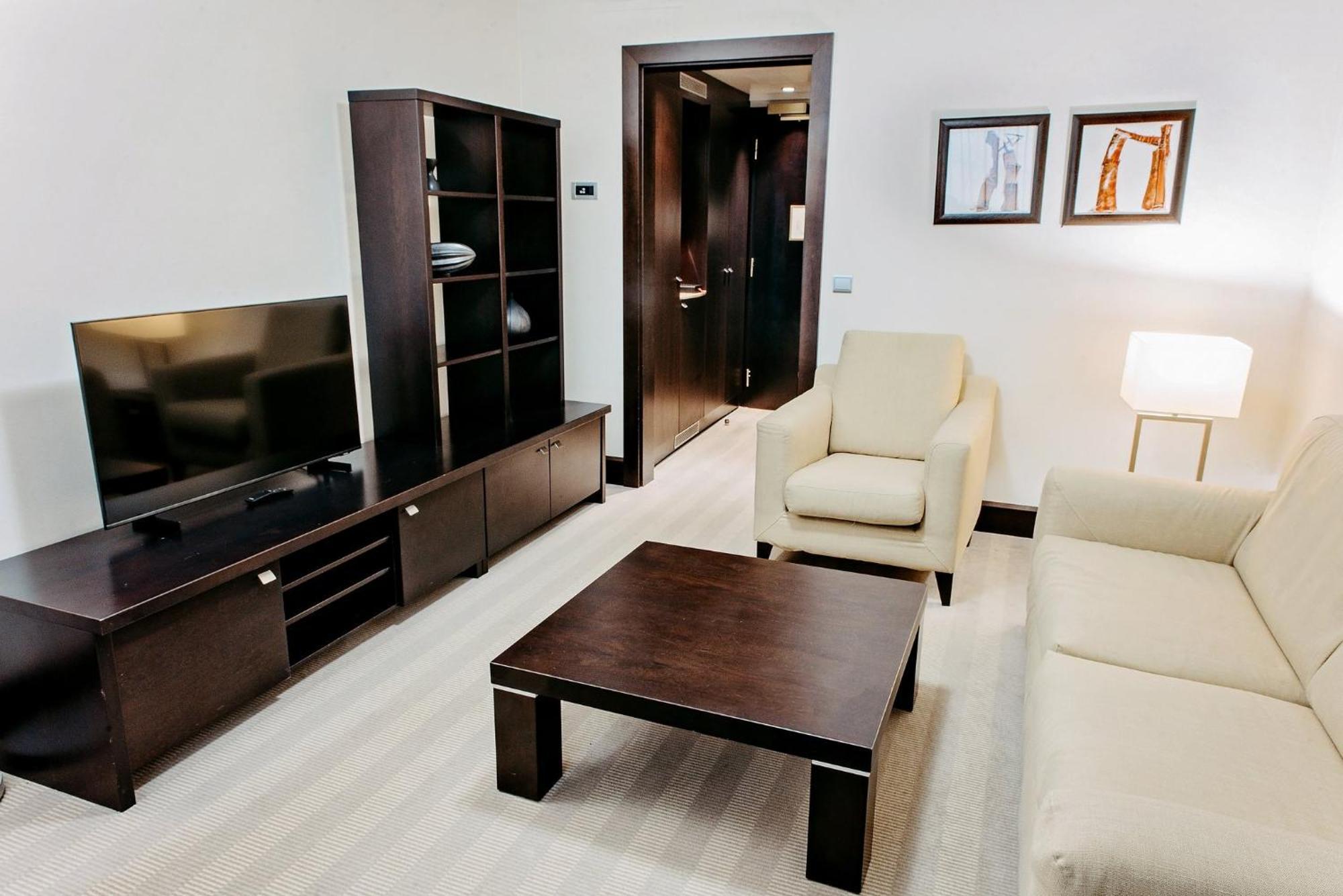 คราวน์ พลาซา บราติสลาวา Hotel ภายนอก รูปภาพ