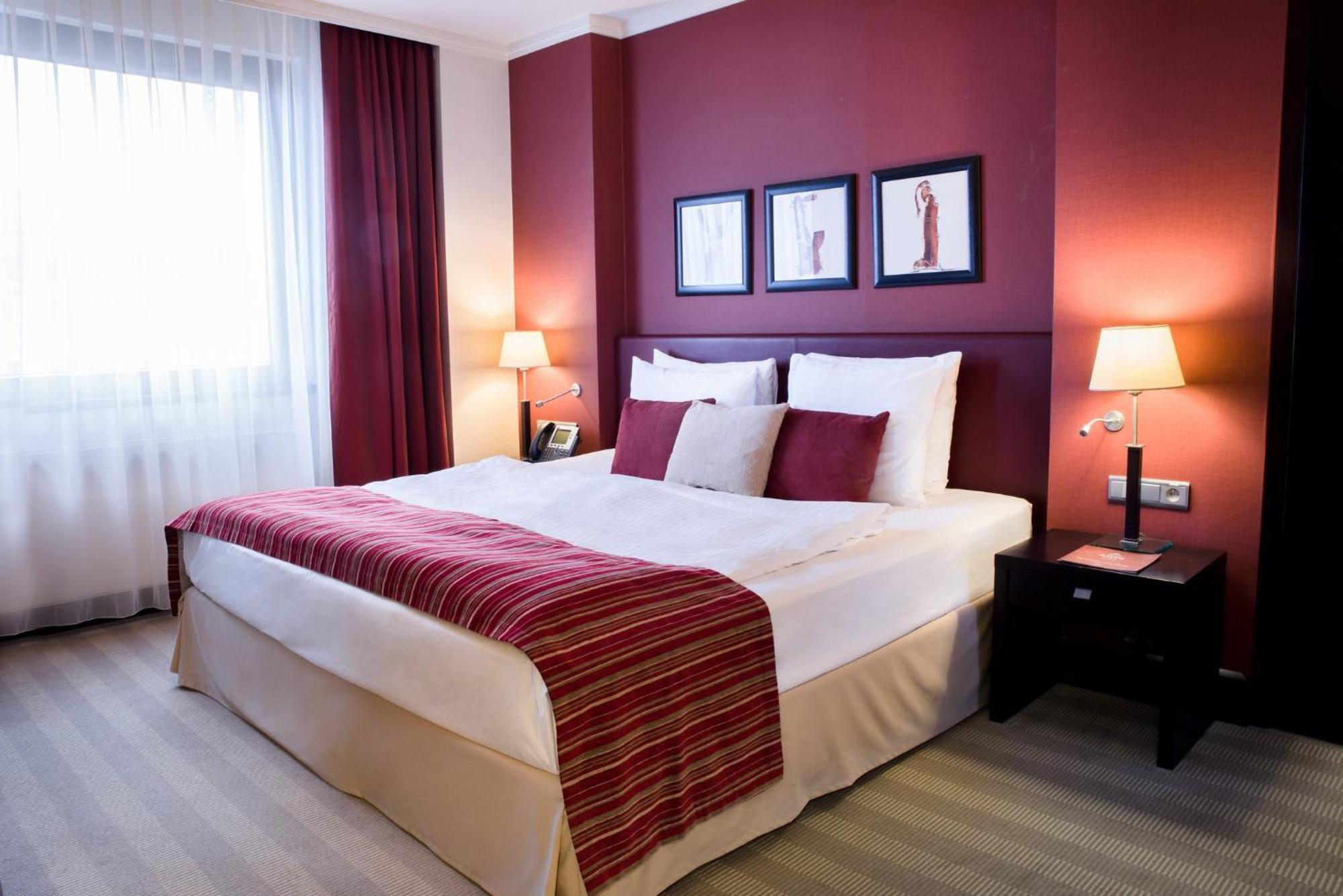 คราวน์ พลาซา บราติสลาวา Hotel ภายนอก รูปภาพ