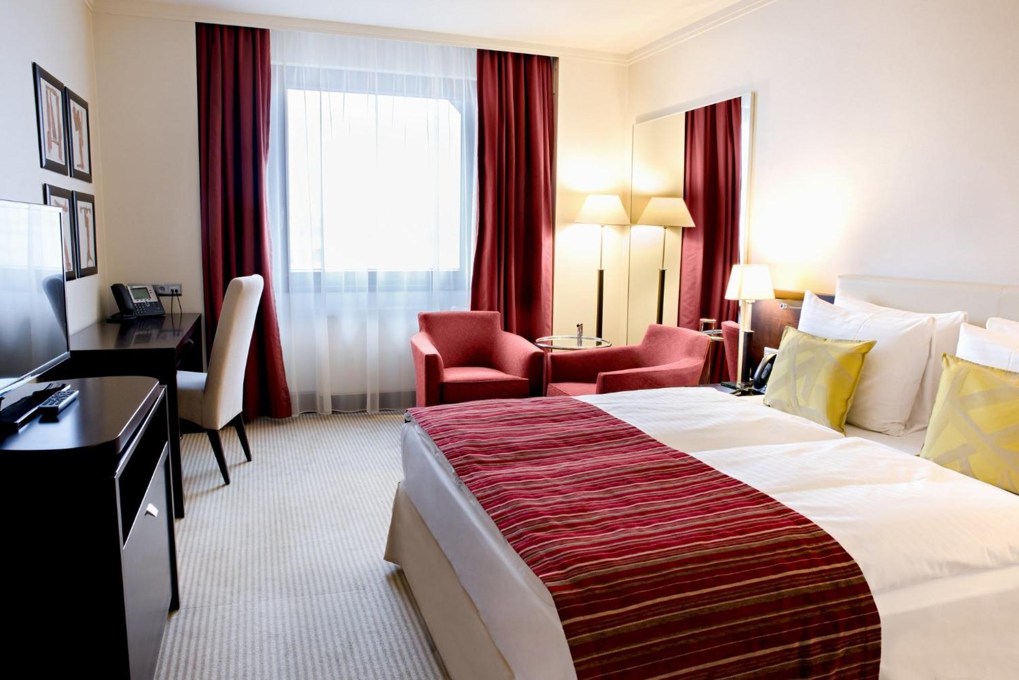 คราวน์ พลาซา บราติสลาวา Hotel ภายนอก รูปภาพ
