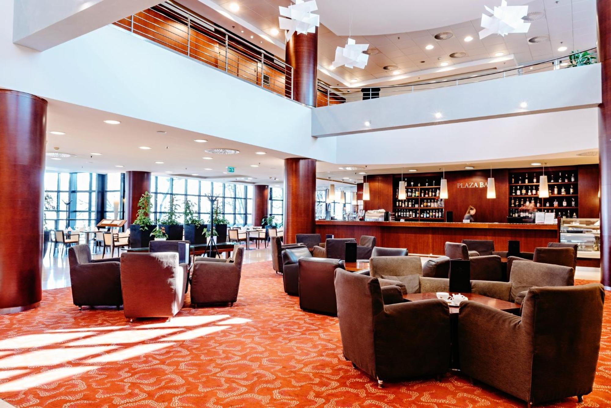 คราวน์ พลาซา บราติสลาวา Hotel ภายนอก รูปภาพ