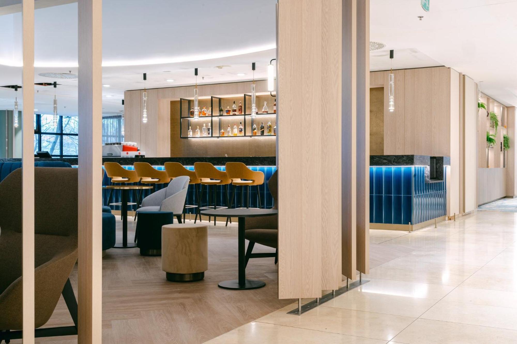 คราวน์ พลาซา บราติสลาวา Hotel ภายนอก รูปภาพ