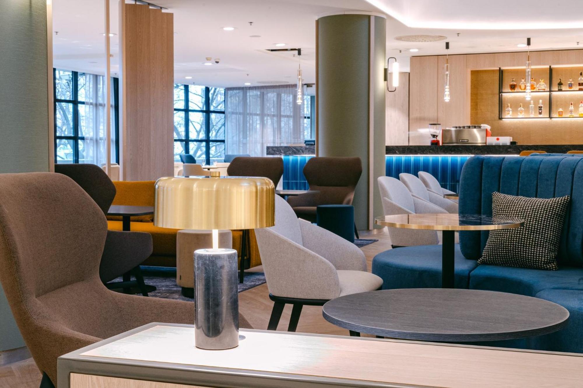 คราวน์ พลาซา บราติสลาวา Hotel ภายนอก รูปภาพ